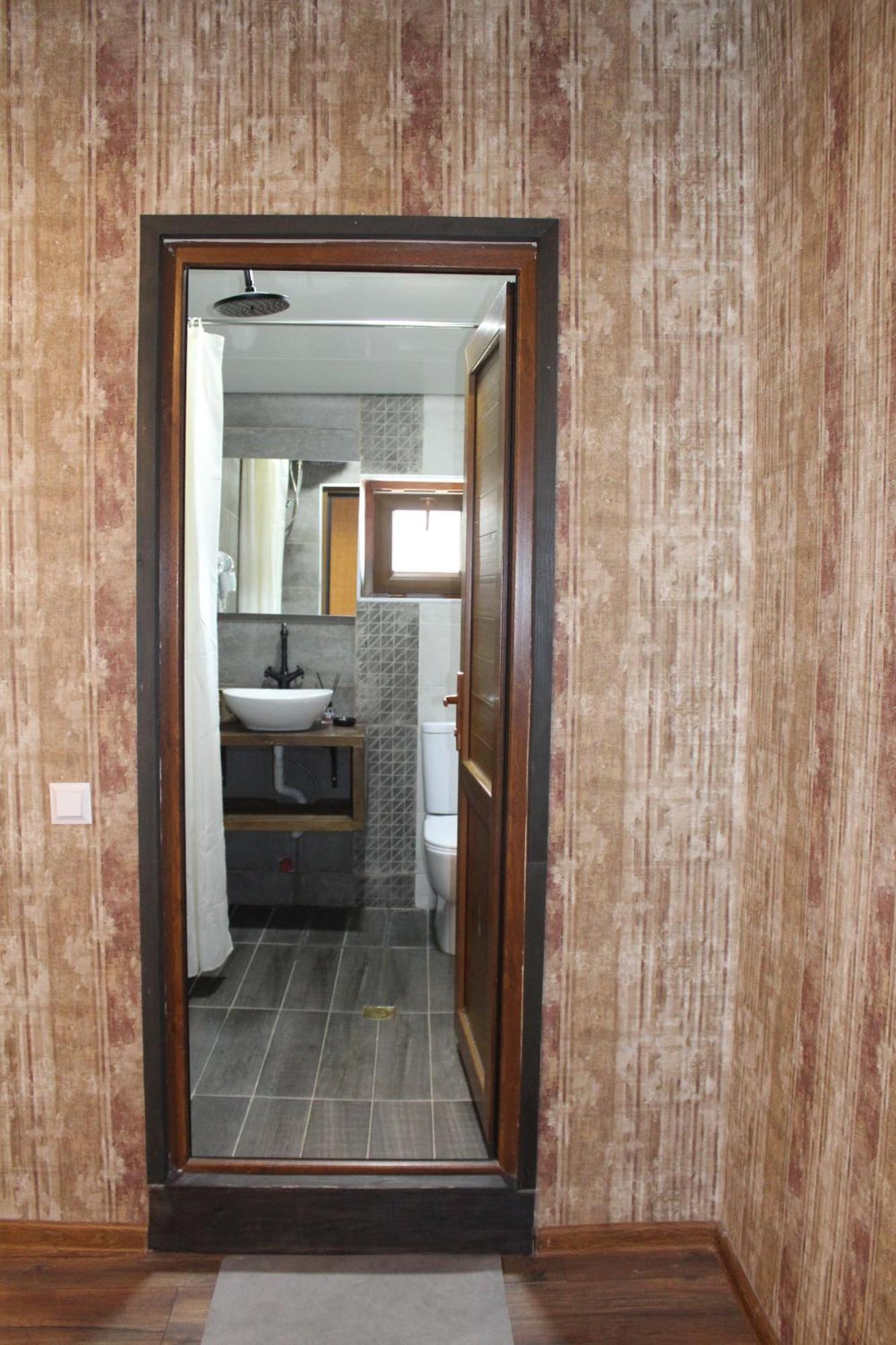 Hotel Eden Mestia Bagian luar foto